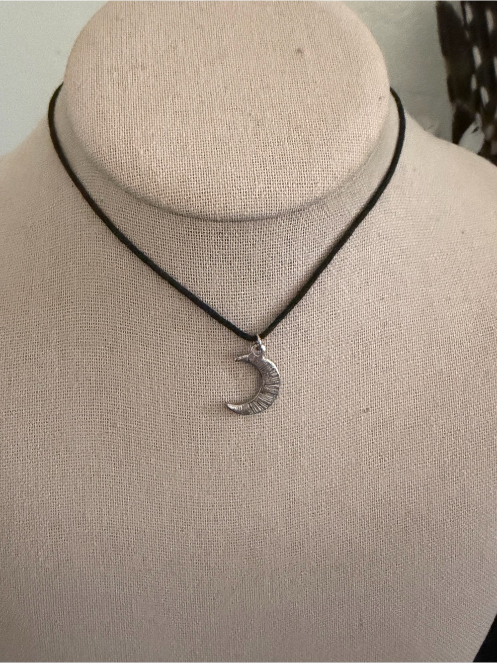 Vintage 90’s Y2K Silver Celestial Crescent Moon Black Leather Cord Necklace